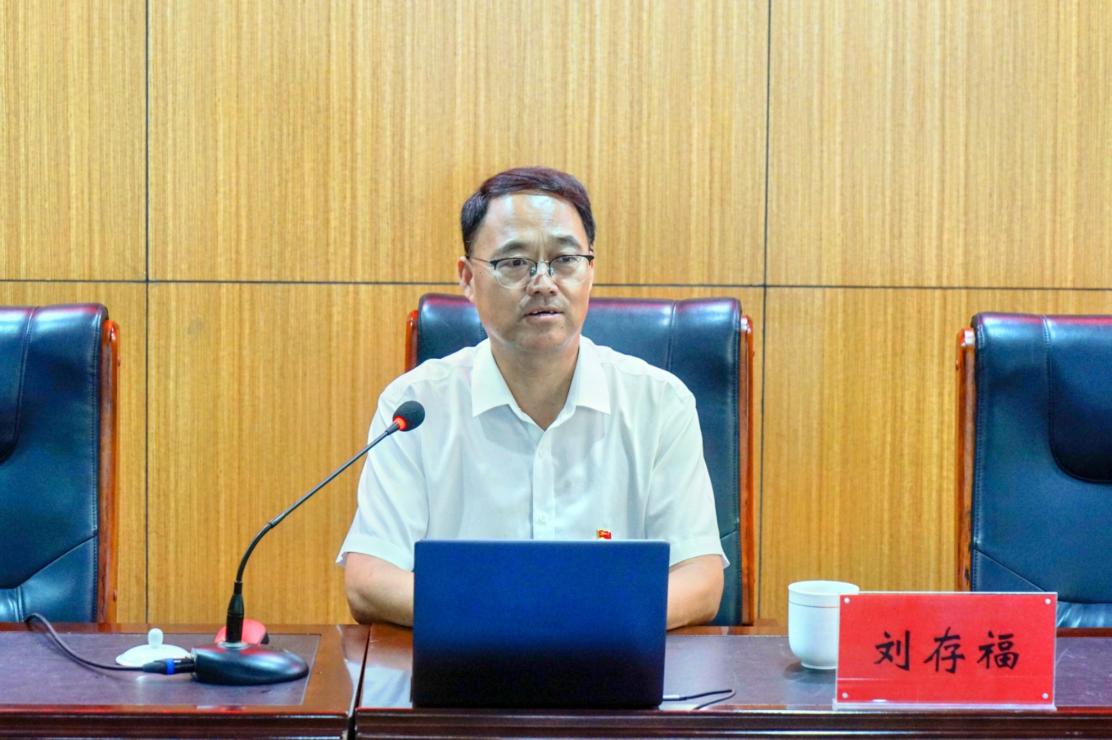 刘教授.jpg